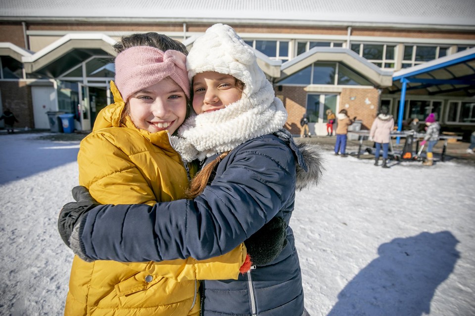 Schelse scholen geven modeshow met ‘dikke truien’ en afval voor klimaatweek